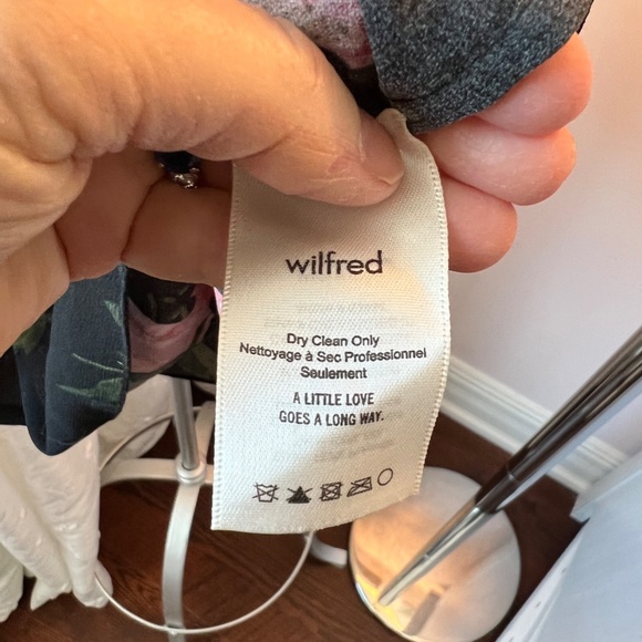 Wilfred Black Floral Short Sleeve Blouse with Elastic Neckline - Picture 4 of 5